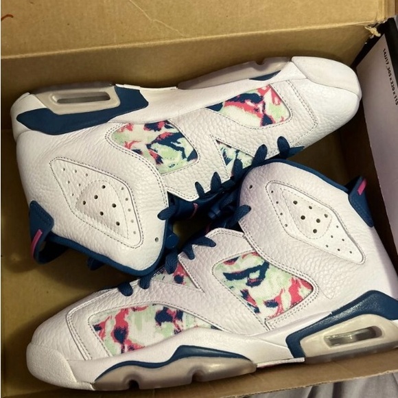 Shoes - Picture 2 of 4